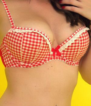 18 year old cutie Carmen Callaway sexys her two study buddies at the same time